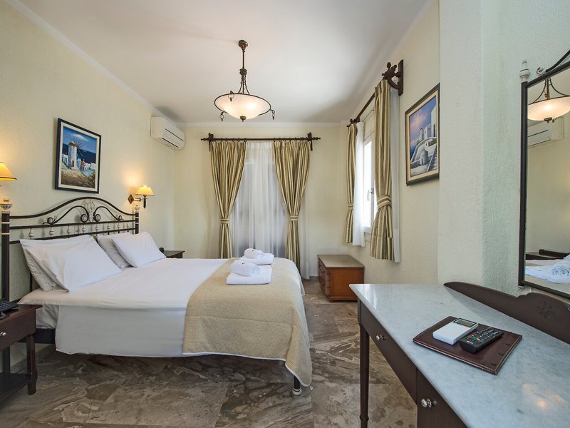 Contaratos Beach 44