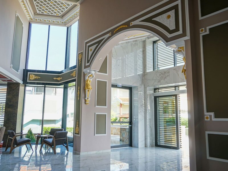 Agnes Deluxe Hotel 13