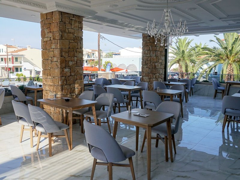 Agnes Deluxe Hotel 14