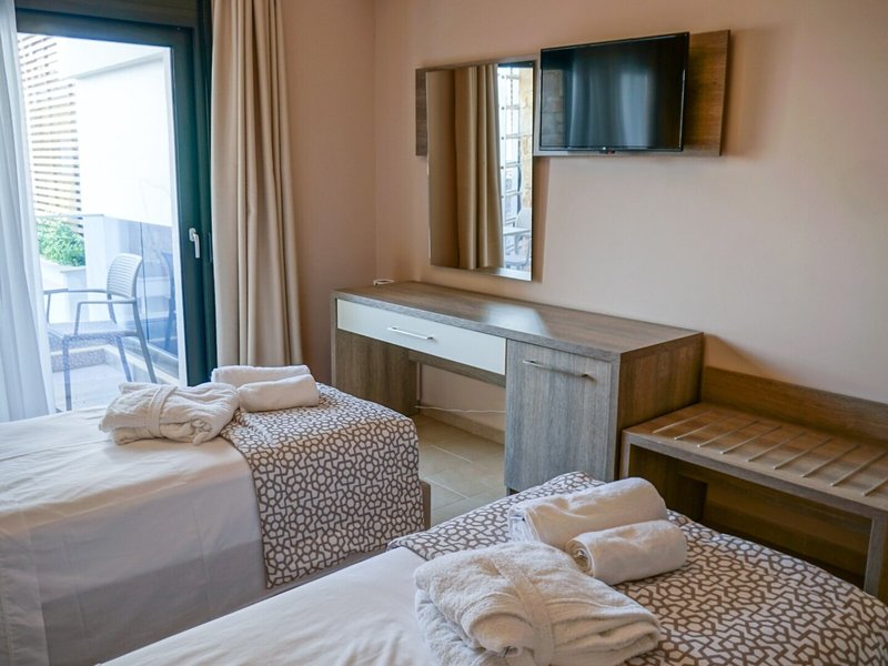 Agnes Deluxe Hotel 21