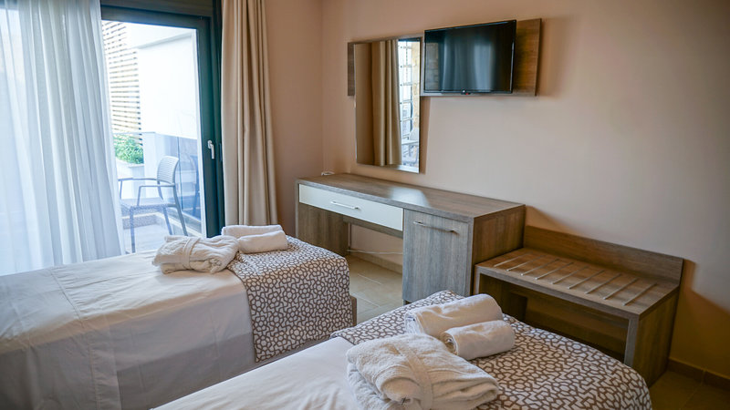 Agnes Deluxe Hotel 6