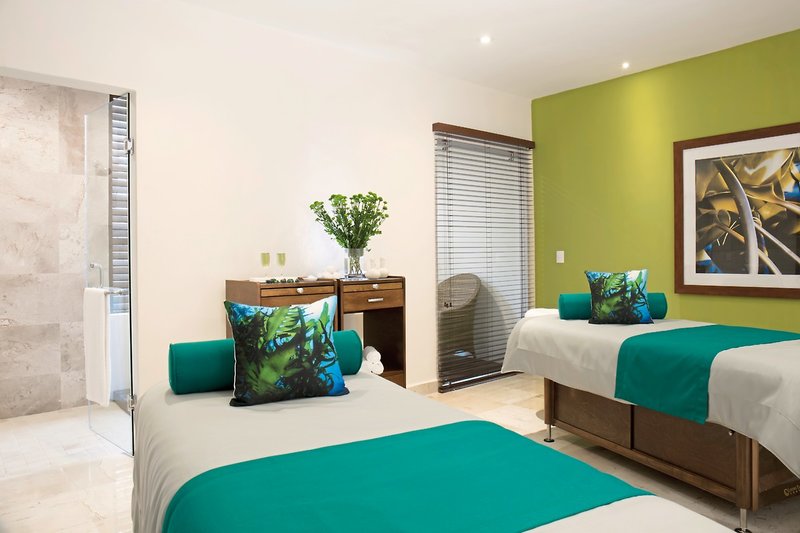 Crown Paradise Club 11 - Room Example