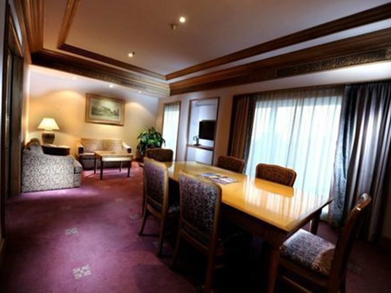 Riverside Majestic Hotel 6 - Room Example