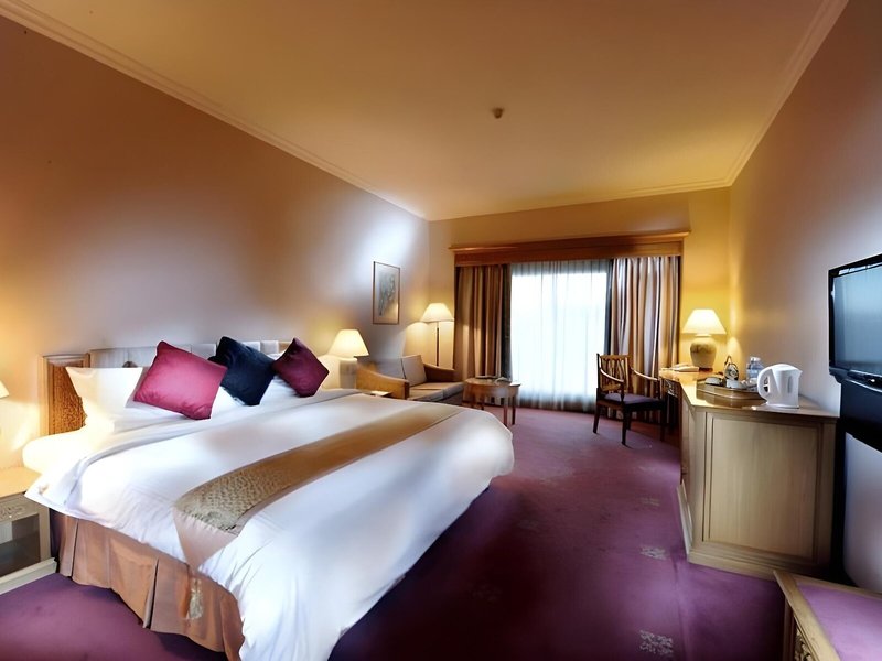 Riverside Majestic Hotel 21 - Room Example