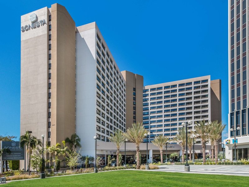 Crowne Plaza Los Angeles International Airport 4