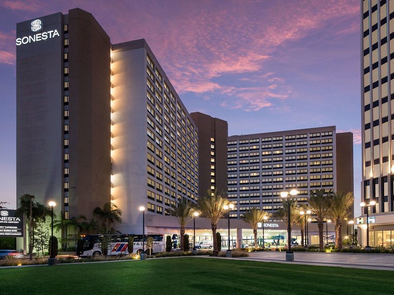 Crowne Plaza Los Angeles International Airport 5