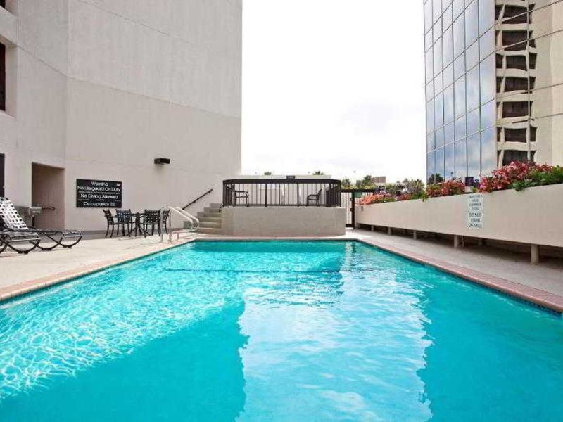 Crowne Plaza Los Angeles International Airport 9