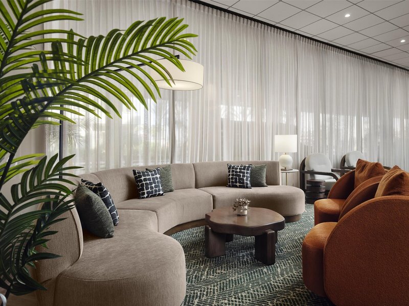 Crowne Plaza Los Angeles International Airport 12
