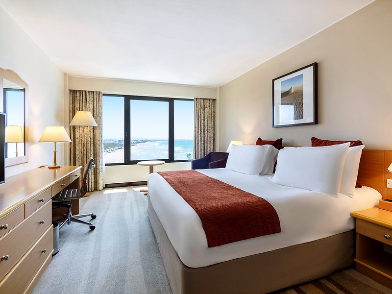 Crowne Plaza Muscat 6
