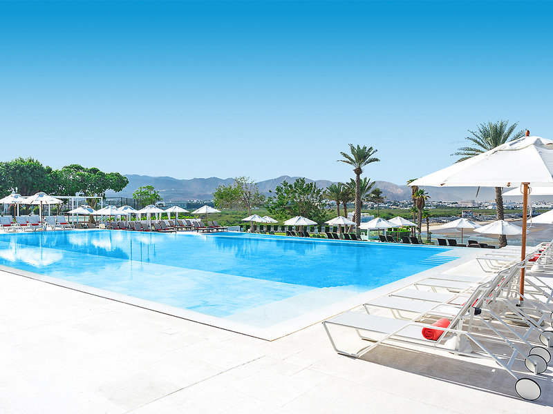Crowne Plaza Muscat 9
