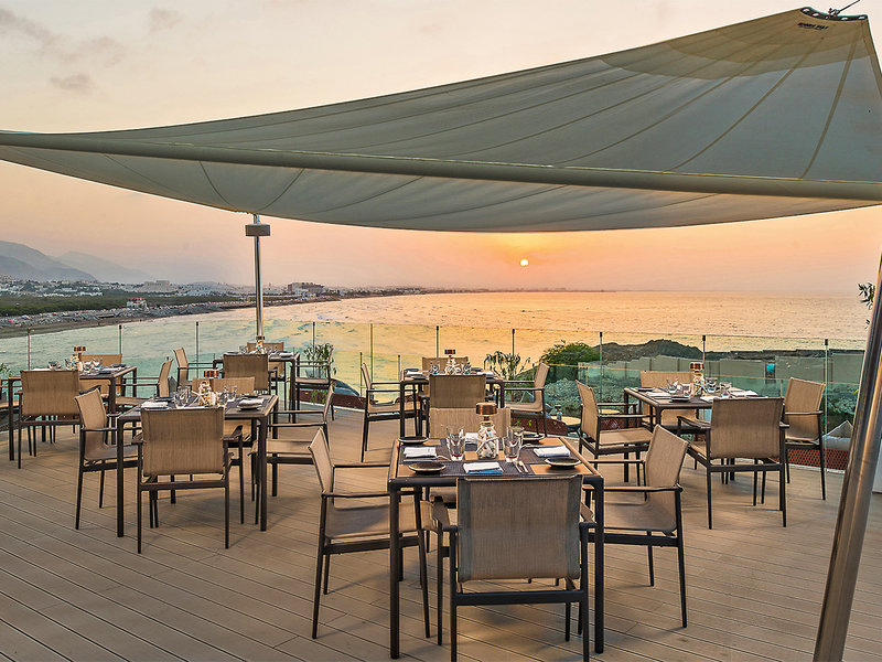 Crowne Plaza Muscat 11