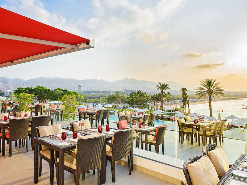 Crowne Plaza Muscat 12