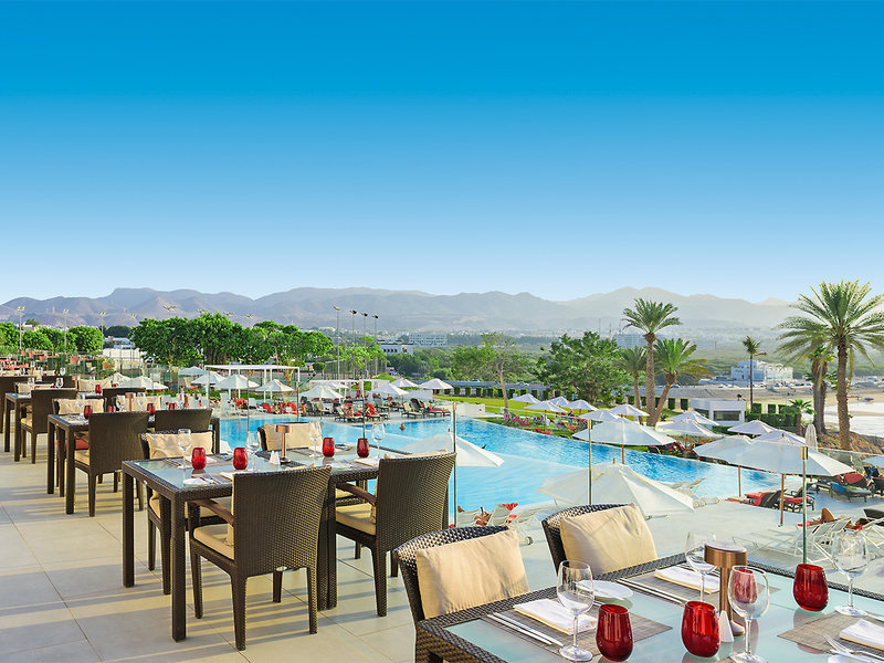 Crowne Plaza Muscat 13