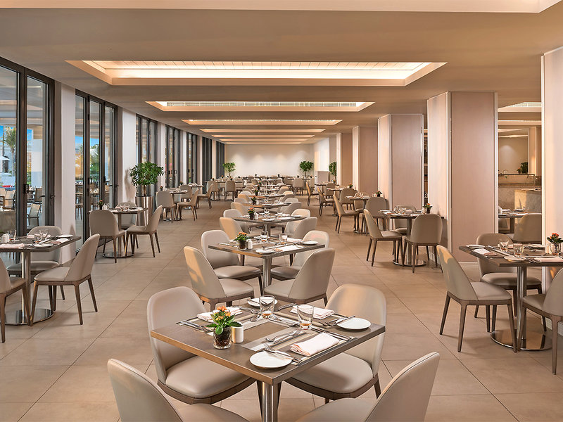 Crowne Plaza Muscat 14