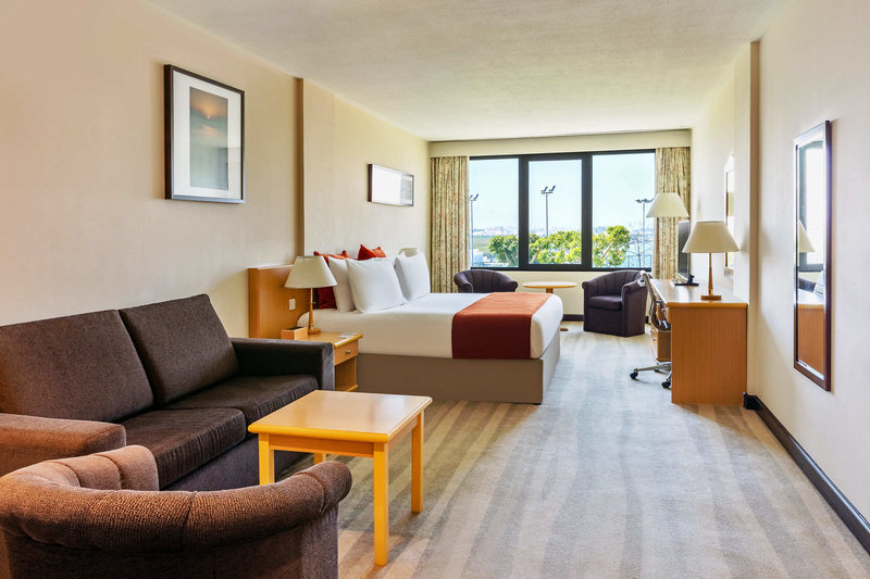 Crowne Plaza Muscat 7