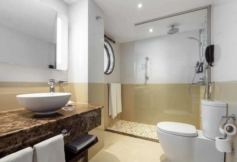 Crowne Plaza Muscat 12