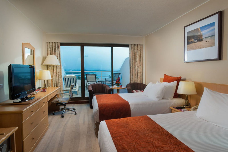 Crowne Plaza Muscat 6