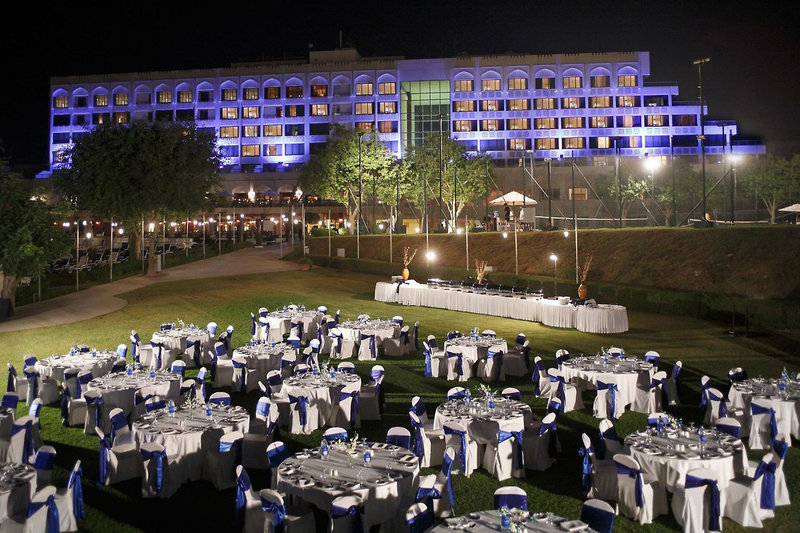 Crowne Plaza Muscat 8