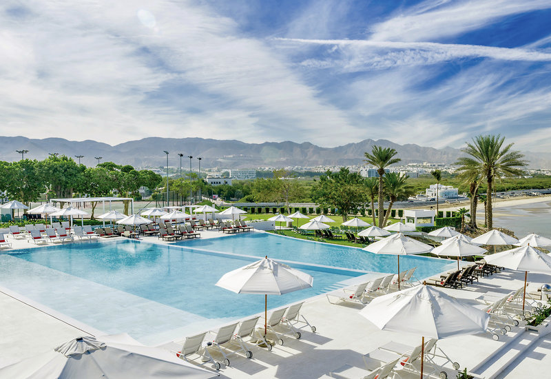 Crowne Plaza Muscat 8