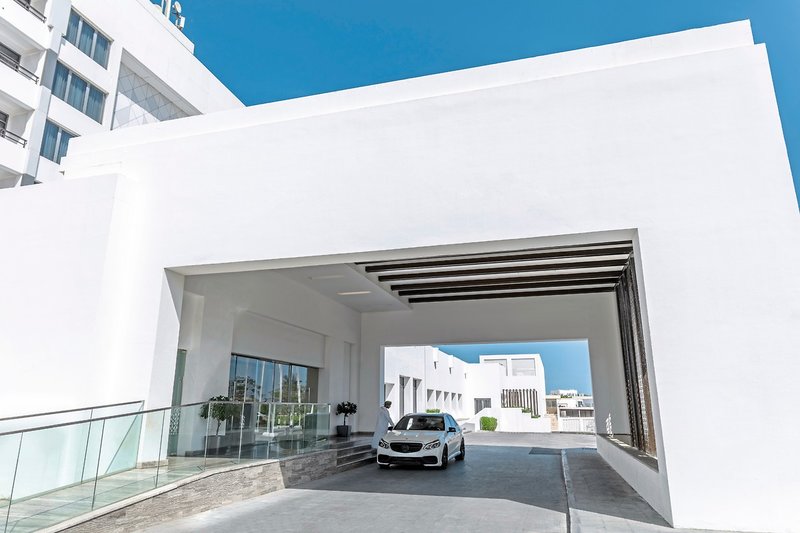Crowne Plaza Muscat 9