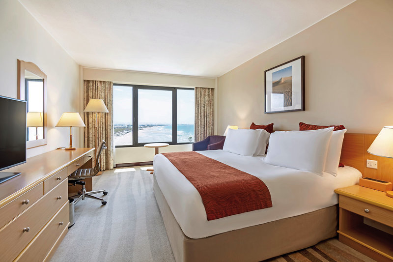 Crowne Plaza Muscat 11