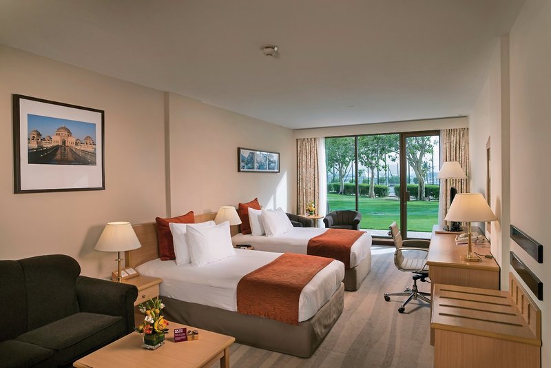 Crowne Plaza Muscat 14