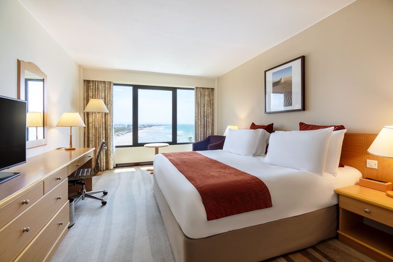 Crowne Plaza Muscat 9