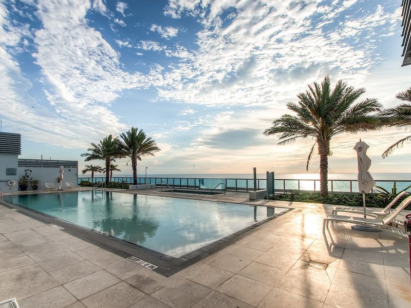 Monte Carlo Miami Beach Condo by Churchill Suites 24