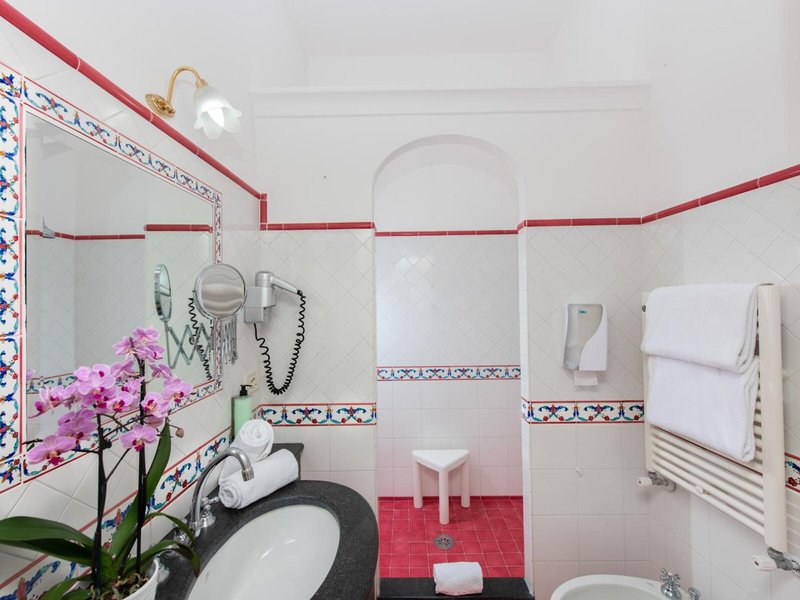 Hotel Reginella 40 - Bathroom Example
