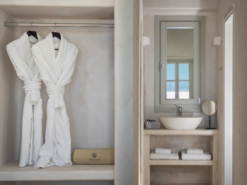 Danae Suites 40