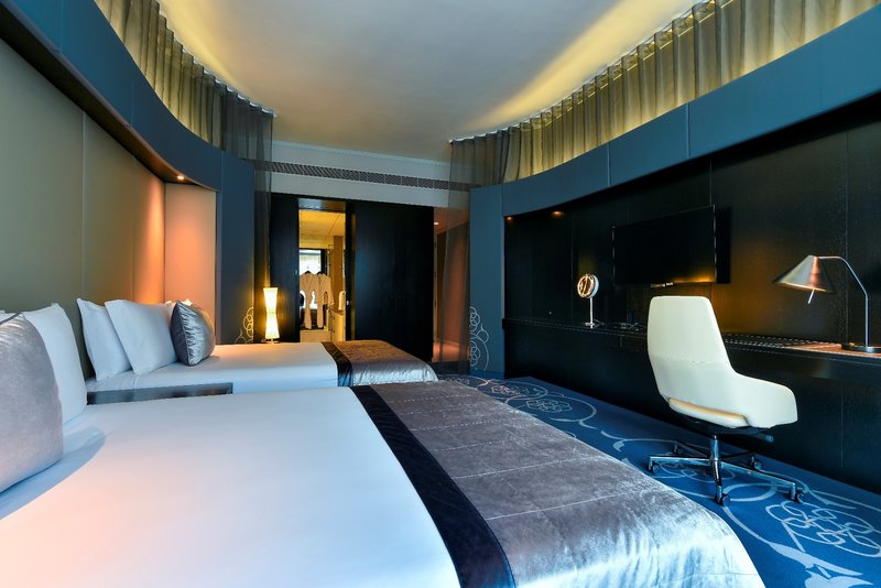 W Doha 8