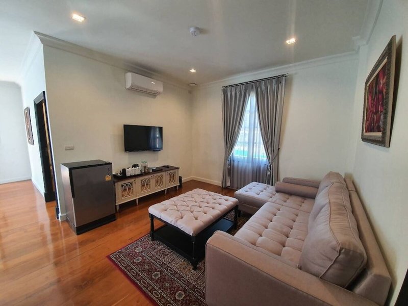 Merchant Villa 10