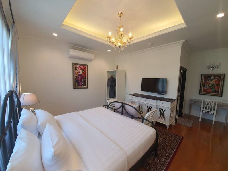Merchant Villa 12