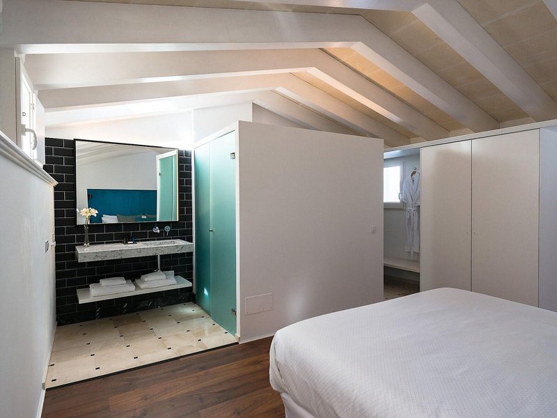Divina Suites 18