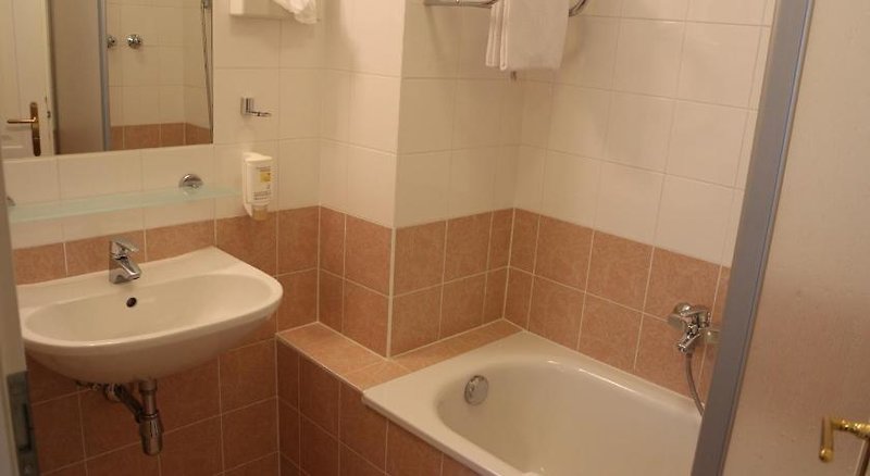 Suite Hotel 900m zur Oper 5