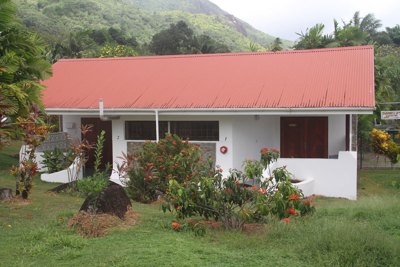 Daniella's Bungalows 5