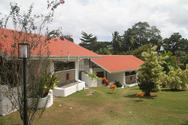 Daniella's Bungalows 10