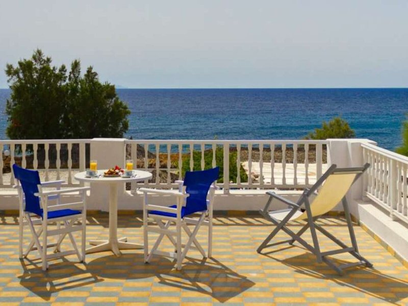 Dolphins Apartments 8