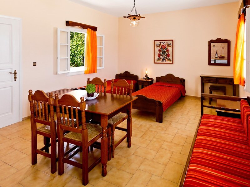 Dolphins Apartments 10