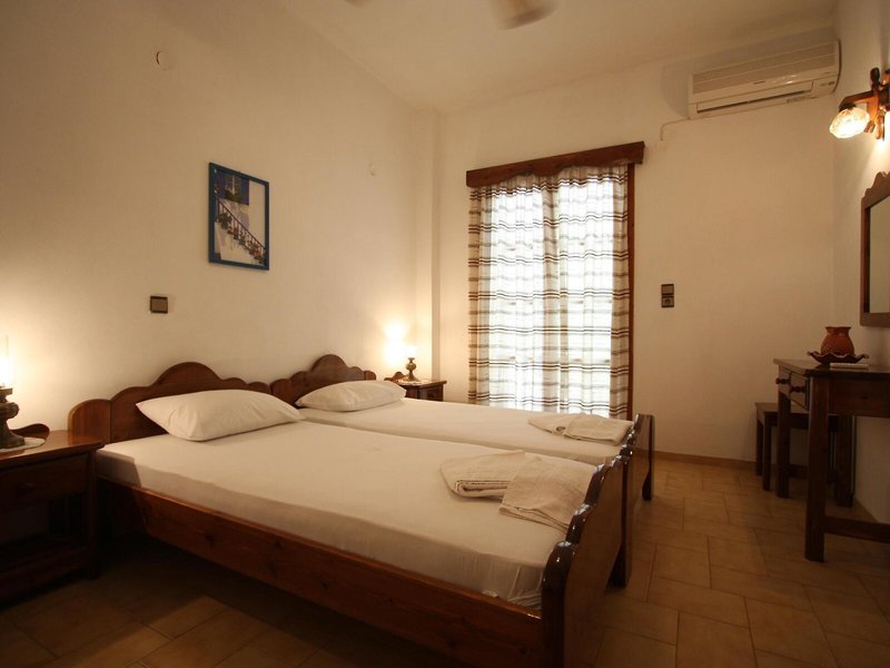 Dolphins Apartments 12