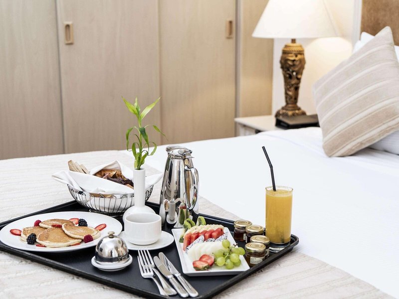 Mercure Dubai Barsha Heights Hotel Suites 14