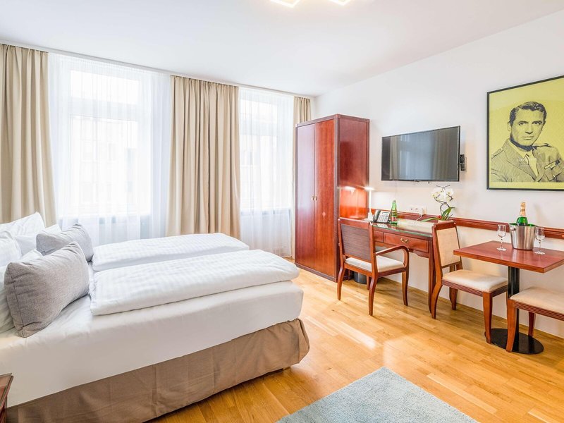 Best Western Plus Celebrity Suites 20