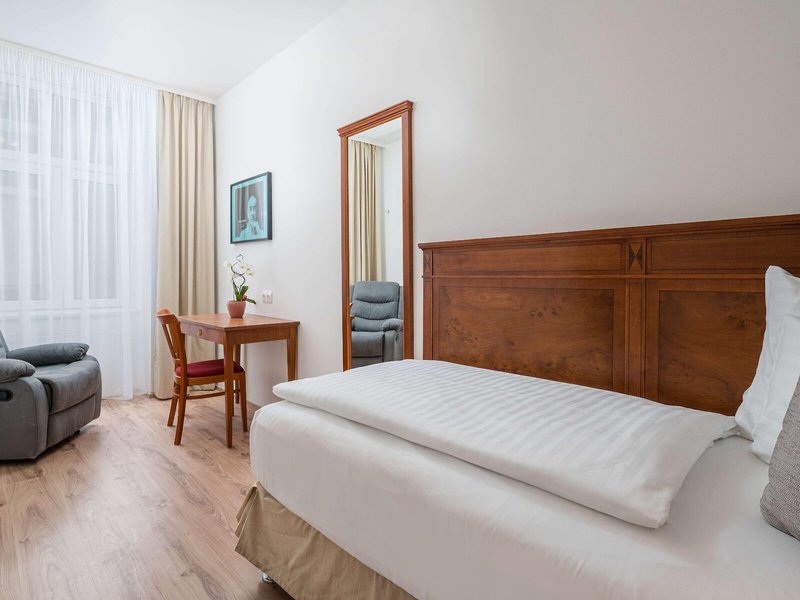Best Western Plus Celebrity Suites 21