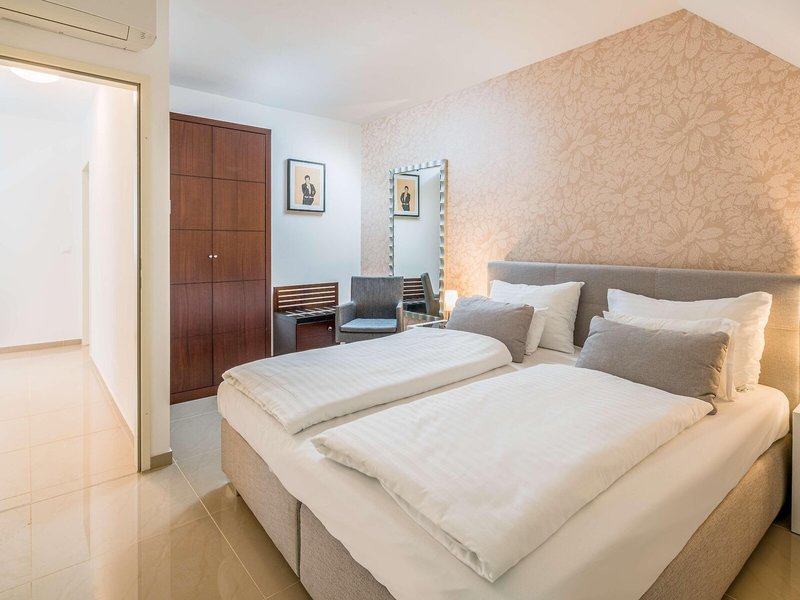 Best Western Plus Celebrity Suites 28