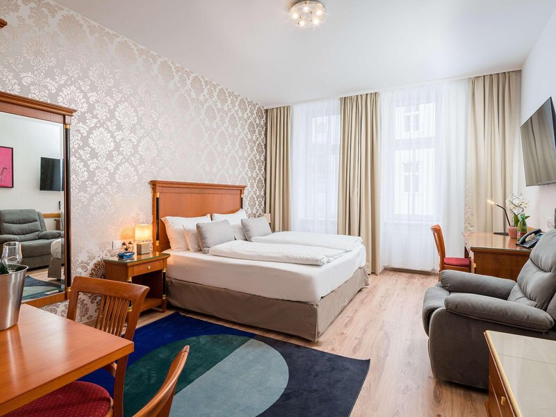 Best Western Plus Celebrity Suites 29