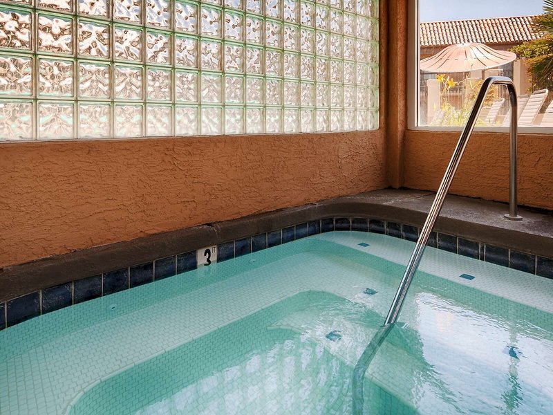 Best Western Plus A Wayfarers Inn & Suites 6 - Outdoor Pool