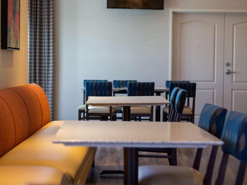 Best Western Plus A Wayfarers Inn & Suites 18 - Restaurant