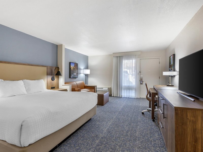 Best Western Plus A Wayfarers Inn & Suites 26 - Room Example