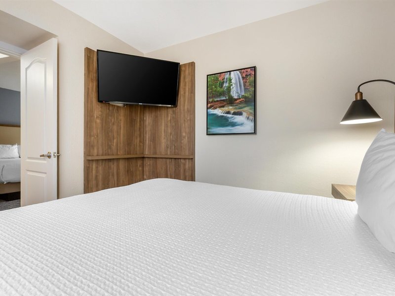 Best Western Plus A Wayfarers Inn & Suites 29 - Room Example