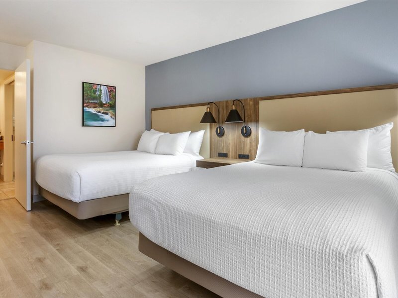 Best Western Plus A Wayfarers Inn & Suites 32 - Room Example